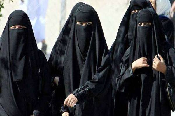 Abdullahshk0320's tweet photo. Itni garmi mein mask lagne mein hame problem hoti hai. Sach mai yaar burkha pehne wali Islam ki  shehzadi hai.
#burkha #Nakab #Islam ki #shehzadi https://t.co/WOyKbVEcZf