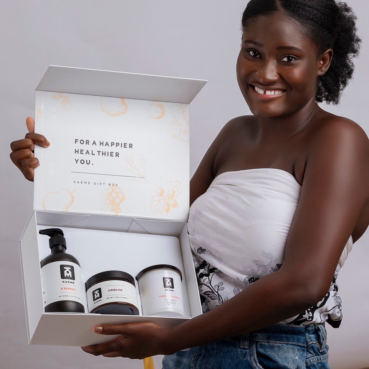 hellokaeme's tweet photo. The KAEME Manhyia #giftset evokes the regal grandeur of #Ghana’s Asante palace. Featuring a hand-picked selection of KAEME #Blacksoap, #Shea soufflé and KAEME #SoyCandle, it delivers an unmistakable sense of #luxury that will make those you love feel like royalty.
#hellokaeme https://t.co/jc6futBTzM
