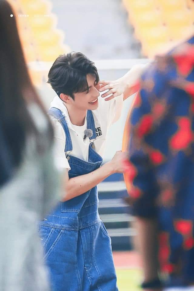bichngocdayne's tweet photo. You are my sunshine, my only sunshine ☀️ 
#CaiXukun #蔡徐坤 https://t.co/8E73Nym9UB