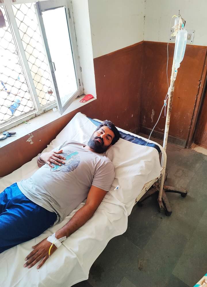 VikramMeena_'s tweet photo. साथियों लंबे समय से आंदोलन के चलते तबियत खराब होने के कारण आज शरीर ने साथ छोड़ दिया, जिससे राजकीय अस्पताल दौसा में भर्ती हूँ !

जल्द आपसे फिर 13 जिलों की सड़कों पर मुलाकात होंगी !

#ERCP_नेशनल_प्रोजेक्ट_बनाओ https://t.co/PTyM7cTDTX