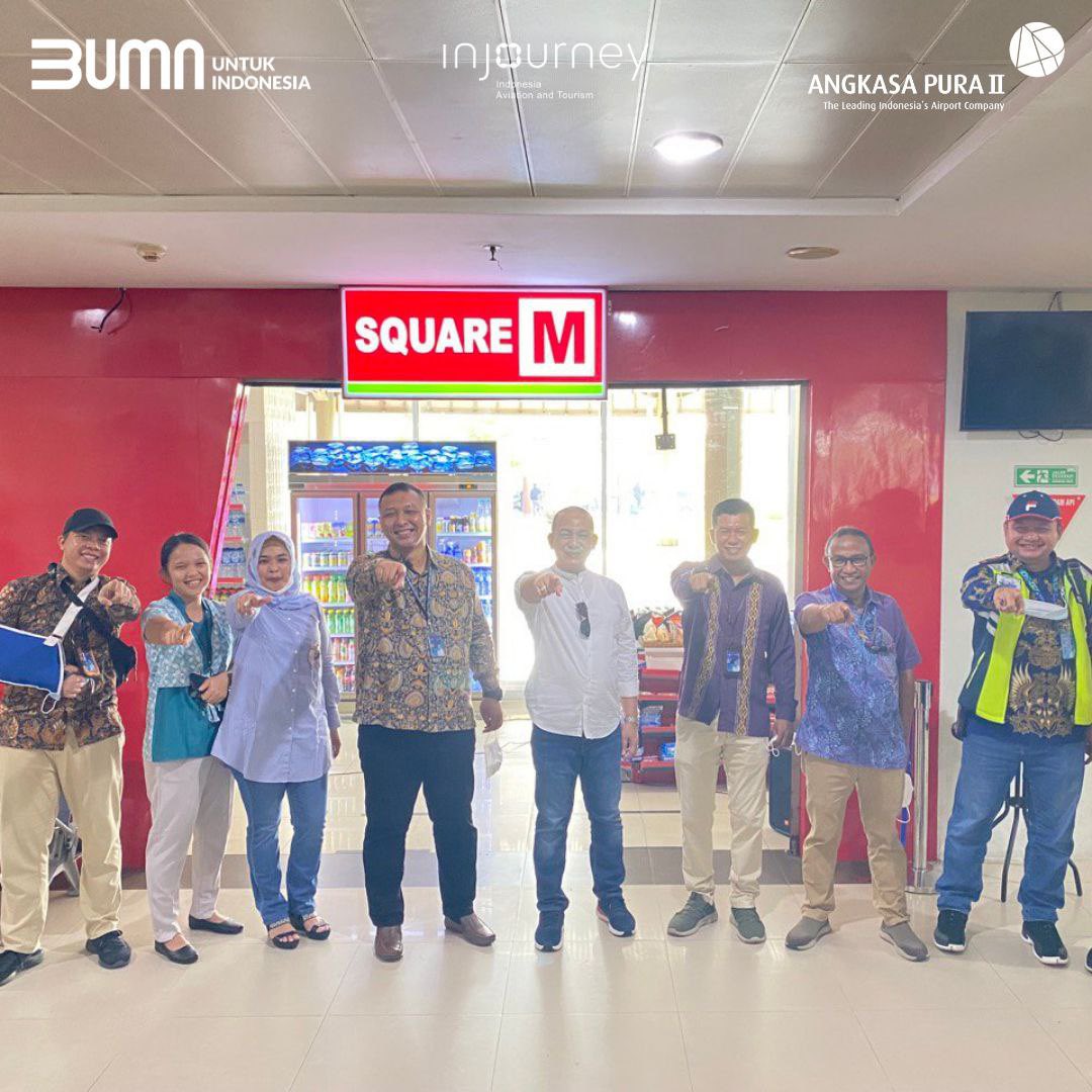 SSK2_PKU's tweet photo. “Grand Opening Square Mart”

Telah dibuka outlet Square Mart di Selasar lantai dasar Bandara Sultan Syarif Kasim II Pekanbaru. Mau jemput keluarga, teman, atau mantan jangan lupa jajan dulu di Square Mart ya #AP2FriendsPku https://t.co/P9zLnxAwQX