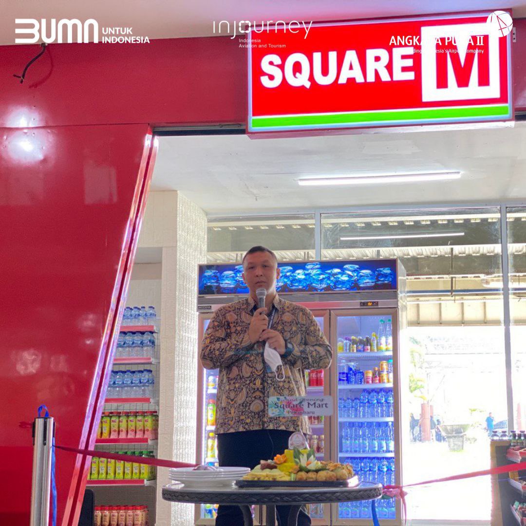 SSK2_PKU's tweet photo. “Grand Opening Square Mart”

Telah dibuka outlet Square Mart di Selasar lantai dasar Bandara Sultan Syarif Kasim II Pekanbaru. Mau jemput keluarga, teman, atau mantan jangan lupa jajan dulu di Square Mart ya #AP2FriendsPku https://t.co/P9zLnxAwQX