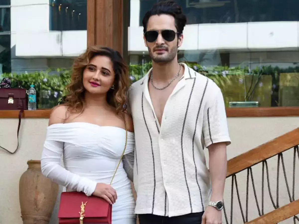 ImashuPal's tweet photo. Who is your favorite couple from #BiggBoss?

Vote Here:- https://t.co/ORSFE2qmY6
________________

#UmRash - Like
#TejRan- Retweet
.
.
.
#TejasswiPrakash #KaranKundrra #UmarRiaz #RashamiDesai 
#TejRanFam #ShaRa https://t.co/idECN8oMmz