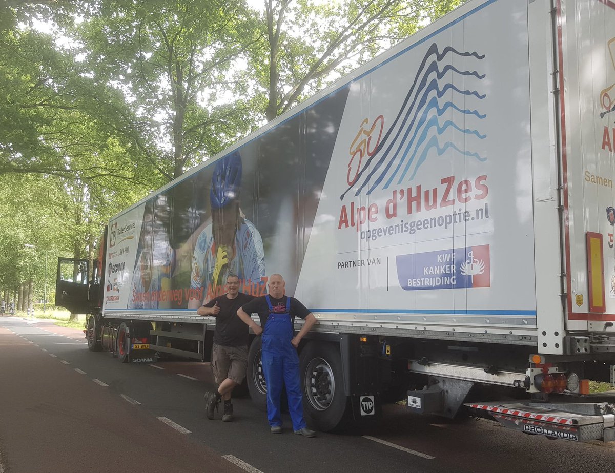 Vrachtwagen <a href="/alpedhuzes/">Alpe d'HuZes</a> (ook gesponsord en vrijwillige chauffeur) geladen met spullen oppeppunt en nu op naar Frankrijk <a href="/kwf_nl/">KWFKankerbestrijding</a> #farmersarecool