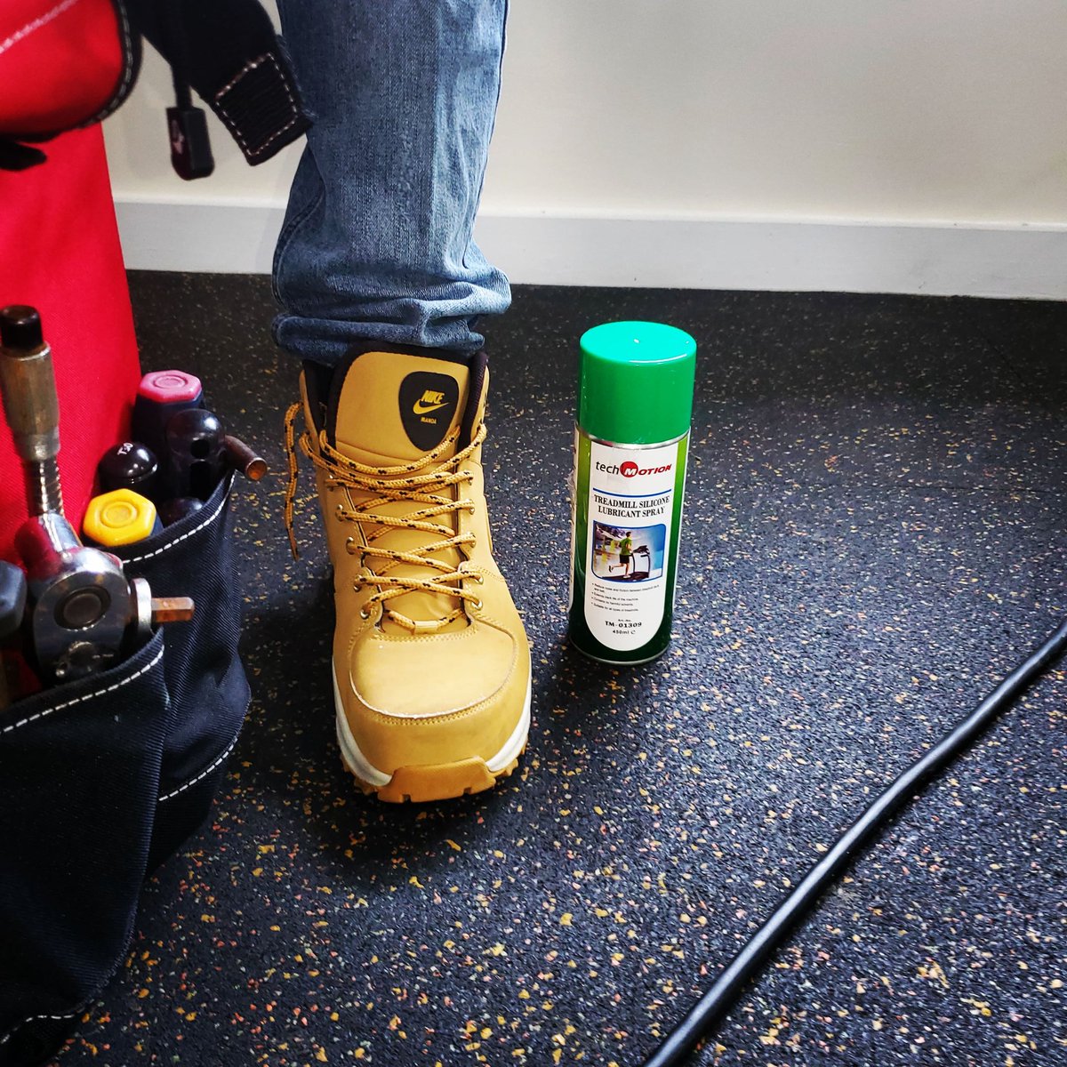 Treadmillrepair's tweet image. Step confidently @techmotionlubricant 

#hacks #workflo  #fitnesshacks #gymhacks #fitness #treadmill #nike #spirit #lubet #lubricant #silicone #bikelube
