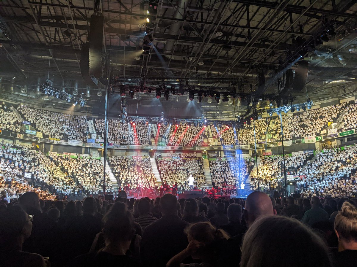 MrsPearsonMPA's tweet photo. Another fantastic performance by the @YVconcerts choir of 2022 ⭐Well done to @MoorsidePA and all involved. What an incredible experience for all taking part. You were all amazing 🎵❤️ #memoriesaremadeofthis  #YoungVoices2022 #MoorsideMusic https://t.co/g6BtX98RFl