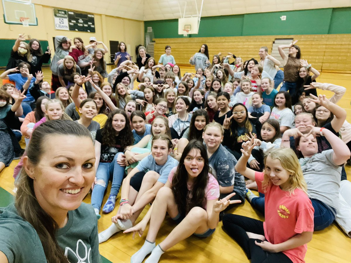 Alma_CoachW's tweet photo. 💚💛 Forever {my} girls… What a fun year we’ve had in @alma_middle PE! #Only1Airedale https://t.co/QK6Q1YCOrw