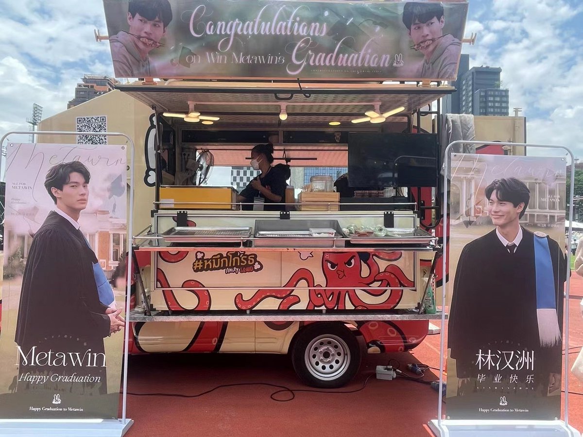 WinMommyCNFC's tweet photo. Part 2 

🚚 Food Truck Support🚚 

For @winmetawin 
Through this food truck, we convey our best wishes and love. Let memories be filled with beautiful aroma of food 💚🐰❤️

Date: 27th May 
Time: 10:00 - 19:00

Menu: Grilled squid &amp; fried fish &amp; fried chicken
#WinGraduationDay https://t.co/1kRoHI8Qn0