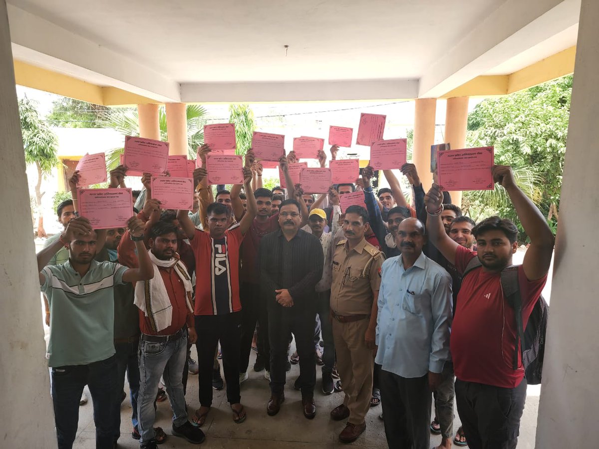 CfoAmroha's tweet photo. Certificate distribution for fire volunteers. https://t.co/KhJEJDMrNU