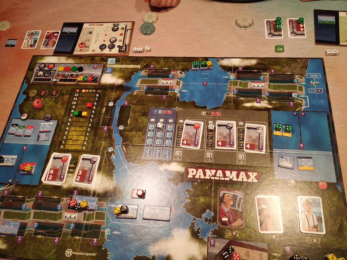 Nach über EINEM!!! Montag ohne Brettspiel, gab's gestern an Vatertag zwei Klopper zu viert...

Dominant Species &amp; Panamax 🤩🤩🤩
