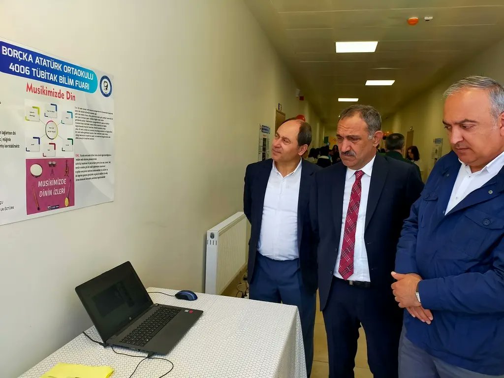 MilliBorcka's tweet photo. İlçemiz Borçka Atatürk Ortaokulu tarafından 10 danışman öğretmenin nezaretinde 51 öğrencimizin sergilediği 20 projeden oluşan TÜBİTAK 4006 Bilim Fuarı 26.05.2022 Perşembe günü açıldı. @MemArtvin
@FahriAcar08
@Borckakaymakam @MilliBorcka @BBakir53 @KahyaHayrettin @HalilSOYER5 https://t.co/47UVYGNdjX