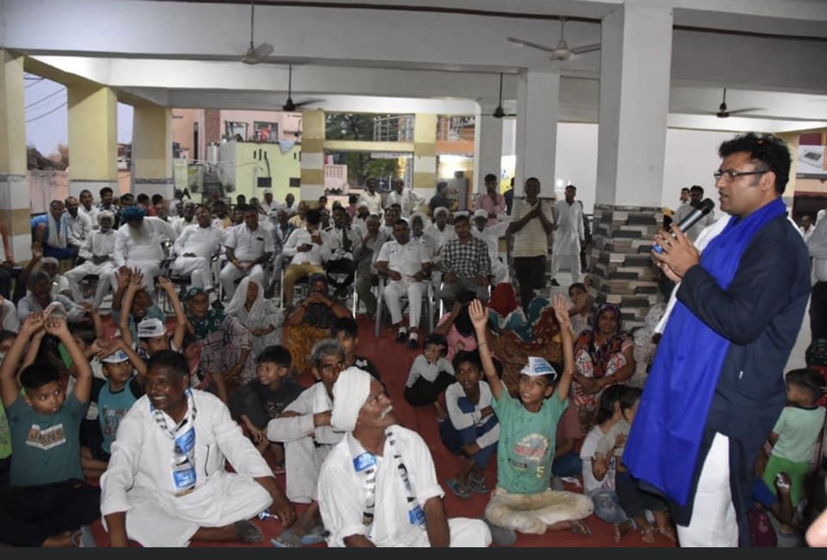 Tanwar_Indian's tweet photo. कल साँय गाँव थाना (पेहवा) में भाई महेंद्र द्वारा आयोजित कार्यक्रम में शिरकत कर अब बदलेगा हरियाणा रैली को सफल बनाने के लिए न्योता दिया I 

हरियाणा में भी केजरीवाल @ArvindKejriwal https://t.co/VAC5qhylPM