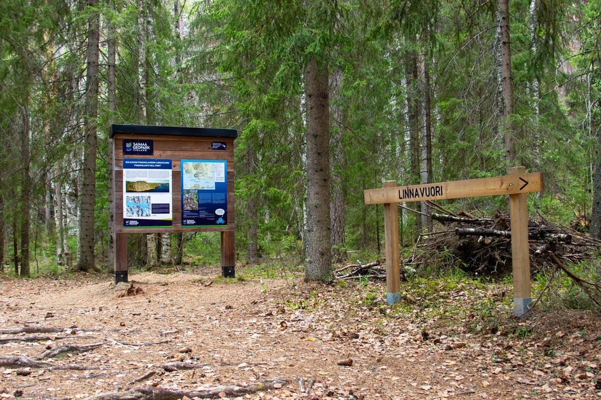 Sulkavan Pisamalahden Linnavuori on erittäin hyvä retkeilykohde jo näin alkukesästä. Linnavuoren maisemia ei pysty kameraan tallentamaan, joten kannattaa käydä paikan päällä katsomassa. 🌄

Lisätietoja saimaageopark.fi/kohteet/pisama…

#saimaageopark #UNESCOGlobalGeopark