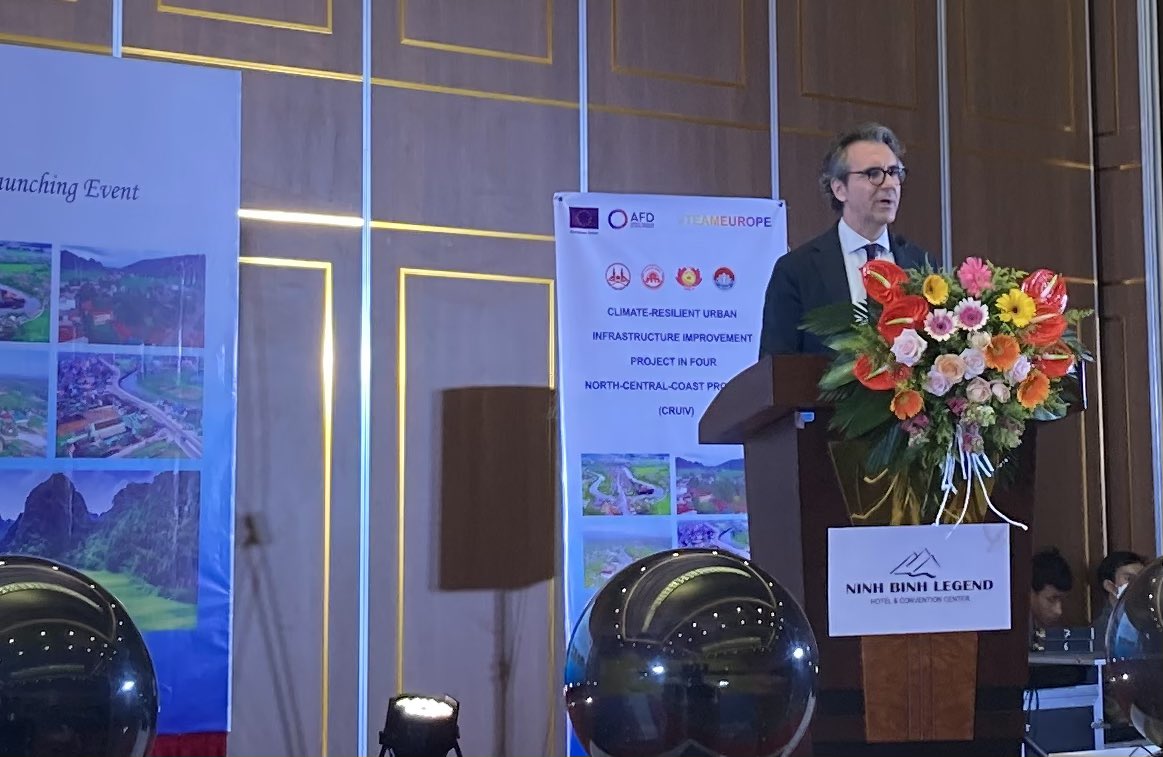 conan_herve's tweet photo. Lancement à #NinhBinh de l’AT du projet #CRUIV en présence du Président du CP et des Ambassadeurs 🇪🇺et🇫🇷 @GioAlibertiEU @FranceAuVietnam en format #TeamEurope :des projets concrets d’#adaptation au #changementclimatique et une AT dédiée dans 4 provinces du Centre 🇻🇳 @AFD_France https://t.co/diM0bsz8ZJ