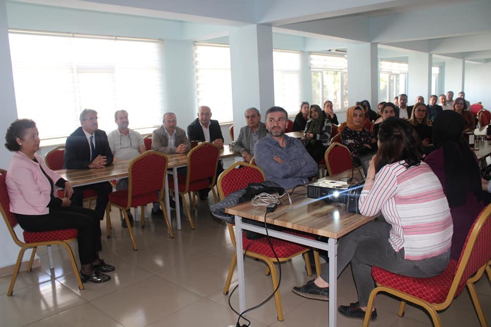 İl Müdürlüğümüz Personellerine İl Sağlık Müdürlüğü Eğitmenleri tarafından  Çocuk İstismarının Önlenmesi,Davranışsal Bağımlılıkla Mücadele ve Masa Başı Egzersiz Konulu Eğitim verildi.