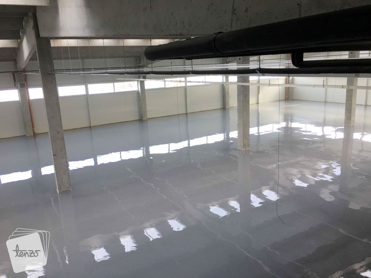 ViacorPolymer's tweet photo. The "Yellows" are at work 😉 A warehouse in Bosnia is coated by TENZO doo Banja Luka. The second layer: self-leveling epoxy coating for industrial floors.

#warehouse #flooring #material #epoxy #resin #coatings #viacor #work https://t.co/EVBgnlaAnK