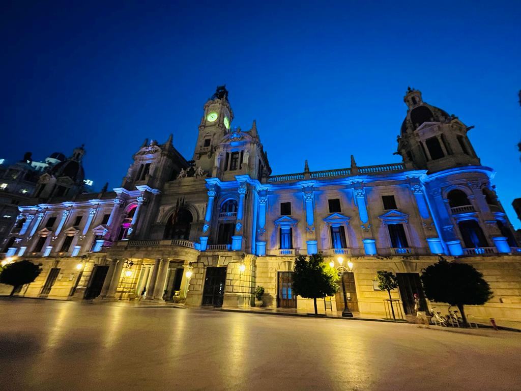 La Comunidad Valenciana se ilumina en azul y blanco para celebrar el  #27M #EmergencyMedicineDay. 
  <a href="/AjuntamentVLC/">Ajuntament València</a> <a href="/SalutVlc/">Sanidad Consumo y Bienestar Animal Valencia</a> Gracias por vuestro apoyo y reconocimiento.
<a href="/SEMES_/">SEMES</a>  #EspecialidadUrgenciasYA
#OrgullodeUrgenciologo