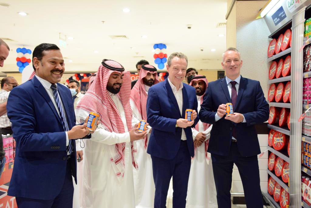 Delighted to open the wonderful British 🇬🇧 Food Week at Lulu Supermarkets in Jeddah! <a href="/UKinSaudiArabia/">UKinSaudiArabia 🇬🇧🇸🇦</a>