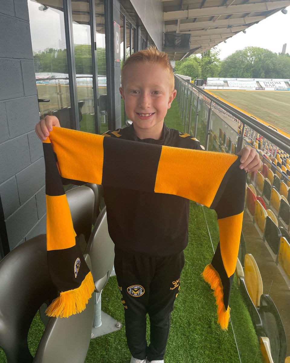 We’re so proud of Reuben signing his contract with <a href="/NewportCounty/">Newport County AFC</a> 🧡⚽️ Just goes to show that passion and determination goes a long way in helping to achieve dreams 💫<a href="/MissMulcaster/">Mrs Lewis</a>  @JubileeParkPS