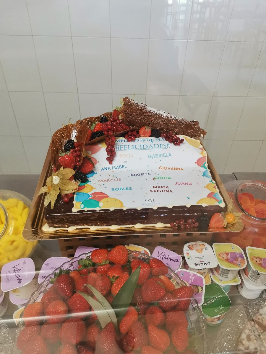 Aidaferrialos's tweet photo. ¡¡FELICIDADES!! a todos los #Pelicaneros nacidos en el mes de mayo @_SolPelicanos @MeliaCareers @MeliaHotelsInt https://t.co/kg1q3kYQb8