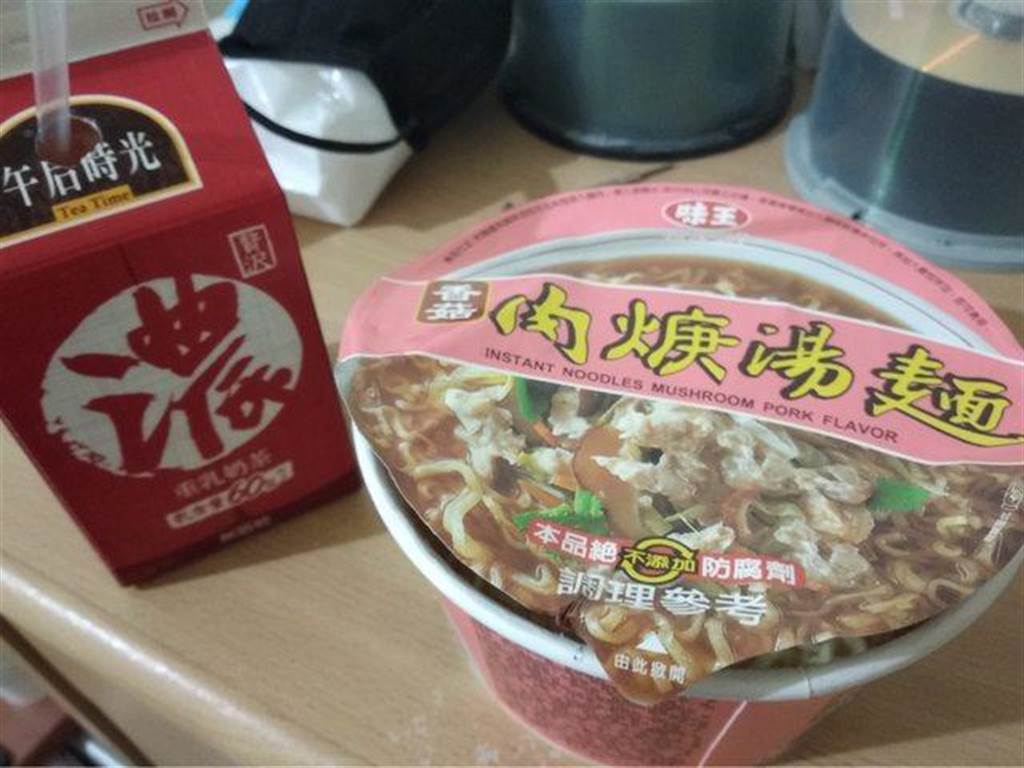 line298f's tweet photo. 簡單吃點吧 
#人妻  #約炮 #寂寞 #絲襪 #奶水  #口交 #做愛 https://t.co/WVwIThOY9O