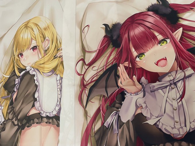 抱き枕カバーの色校正が届いた。゜+.(・∀・)゜+.゜めっちゃ印刷キレイだし、桜餅めっちゃすべふわ🥰これ枕に巻いて寝たい 