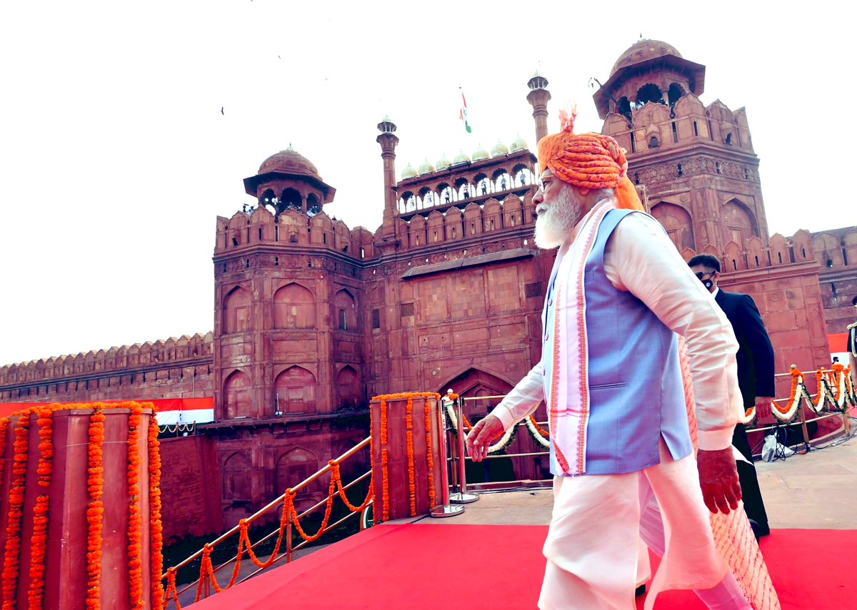 vivekvpandit's tweet photo. “मैं नरेंद्र दामोदरदास मोदी.. ईश्वरसाक्ष शपथ लेता हूँ की….!”

@narendramodi बार बार
#NaMo लगातार। 

#मोदीजीके८साल 
#8YearsOfModiJi https://t.co/CJOkoigjNP