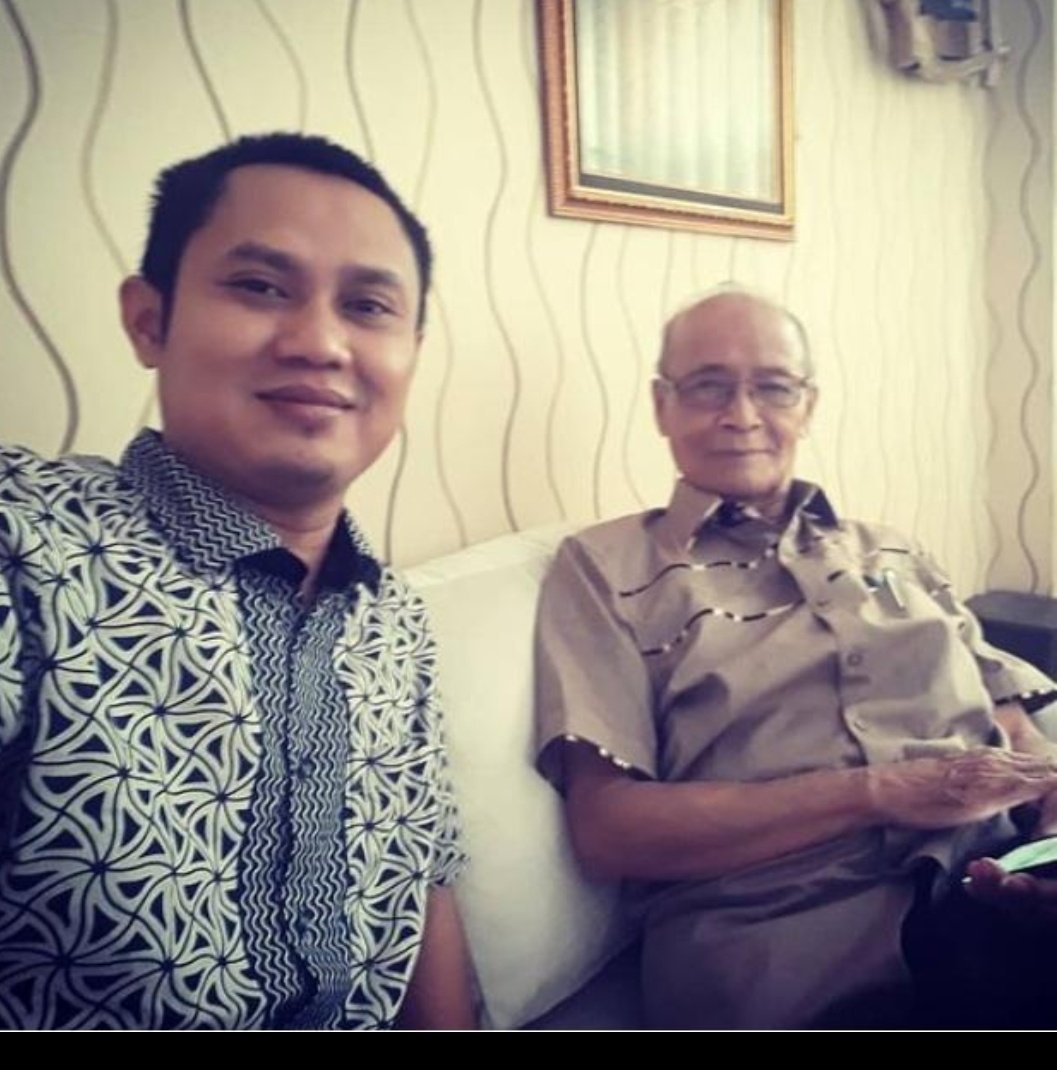 David Krisna Alka (@davidkrisnaalka) on Twitter photo Dari sekian banyak foto bersama Buya Bangsa Ahmad Syafii Maarif, foto ini yg paling sy suka: Senyum Kemanusiaan dan Kebangsaan Buya. Terima kasih banyak atas semuanya <a href="/BuyaSyafii/">Jaringan Buya Syafii (JBS)</a>. Selamat jalan Buya. Lalu istri sy bertanya "Kenapa mata uda merah, habis menangis ya?" Dari sekian banyak foto bersama Buya Bangsa Ahmad Syafii Maarif, foto ini yg paling sy suka: Senyum Kemanusiaan dan Kebangsaan Buya. Terima kasih banyak atas semuanya <a href="/BuyaSyafii/">Jaringan Buya Syafii (JBS)</a>. Selamat jalan Buya. Lalu istri sy bertanya "Kenapa mata uda merah, habis menangis ya?"