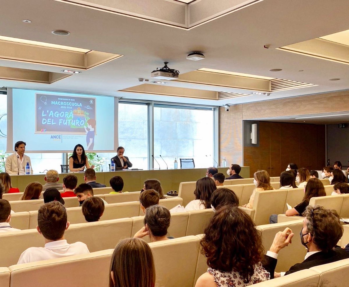 angiekdonati's tweet photo. Dobbiamo avere lo sguardo rivolto al #futuro non solo del settore #costruzioni ma del Paese intero, puntando su #formazione e #innovazione. A Roma abbiamo premiato i giovani vincitori del Concorso #Macroscuola di #ancegiovani, progetto per avvicinare i giovani al nostro mondo https://t.co/wMRDtQXt9C