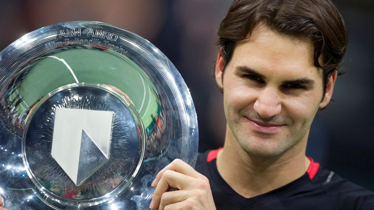 One photo of Roger per day. Day 240
📸🇨🇭🙎🏻‍♂️🏆💥👊🎾✨😊👋
@rogerfederer @abnamrowtt 
(📸 Reuters)