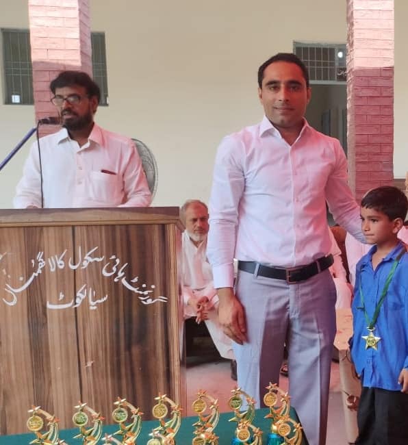softs_techno's tweet photo. Today is a particularly memorable day for me because I was welcomed to a school's pirze distribution event as a guest.

#CEO_TechnoSofts_MuhammadUmarJavid https://t.co/jewwi15heE