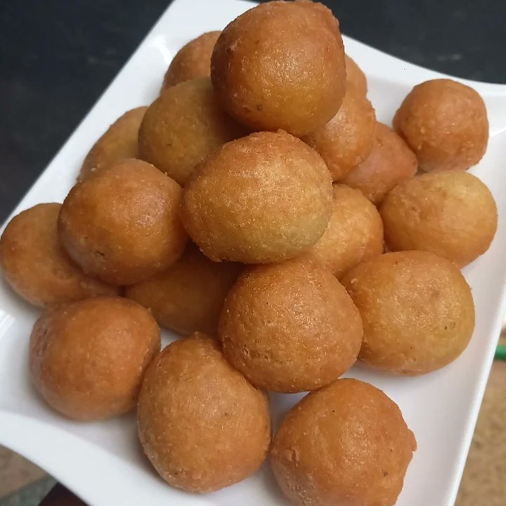 walowe_mlolwa's tweet photo. In the morning ?..
Each pack has 20 pieces at 300 bob!
 WhatsApp: 0793394634 to place your order. https://t.co/udKafmTWQT