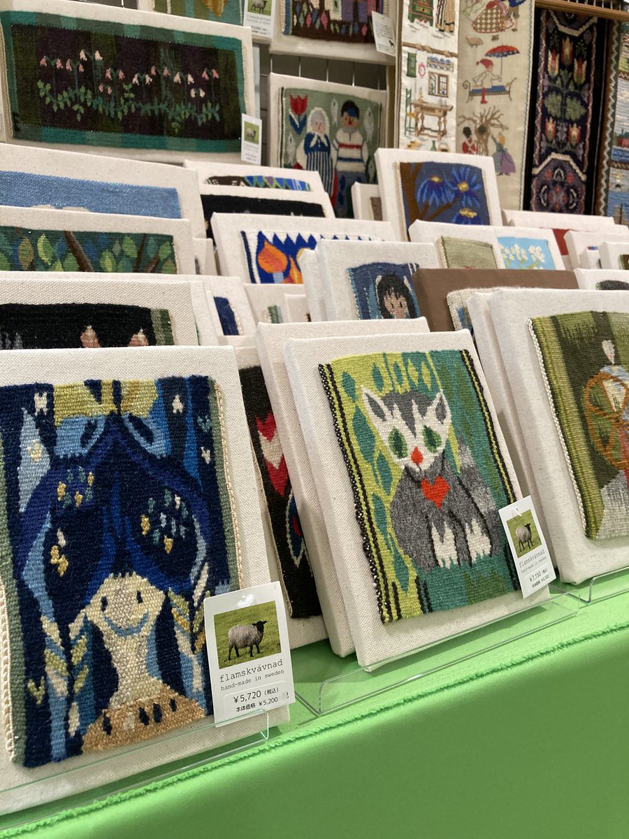 hankyu_event's tweet photo. #北欧フェア2022 

色鮮やかな絵織物を見つけました👀
スウェーデン🇸🇪南部スコーネ地方の伝統的な手工芸で、温かみのある色と風合いが特徴です🖼（ｳﾒ）

#pitea
#ピーティオ
#絵織物
#阪急うめだ本店 https://t.co/eqEI1DMlRt