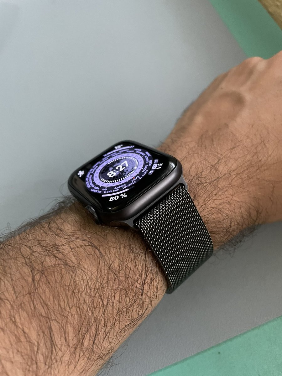 m4rtinsgarage's tweet image. El ritual de ponerme el #AppleWatch y lo bien que ajusta el cierre magnetico de la #MilaneseLoop #Graphite. 
CC: @ifrnb @appleecat 😎😜