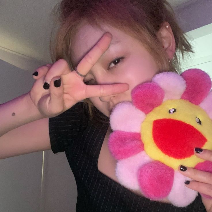 which icon did we became oomfs