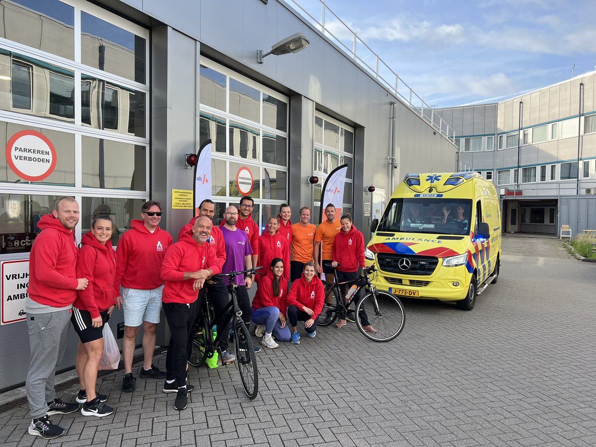 AdrzSgo's tweet image. Jaaa! De #sgorun is weer van start. Voor de 6e maal rennen we vandaag van SEH naar SEH om geld in te zamelen tbv onderzoek binnen de spoedeisende geneeskunde. Meer weten? sgofonds.nl @BestuurNVSHA @adrziekenhuis @SGOfonds 
#renvoorjeseh #sgorun #emergencymedicineday