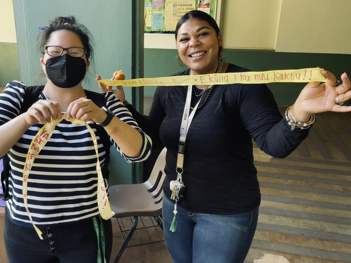 dela808's tweet photo. #KHSBulldogs #TieYellowRibbon with #BulldogPride pledging to engage and inspire learning in SY 2022-23 and Break through #GradRate @HIDOE808 @tushijima @HaroldKLCastle @DrCameli @maryhattori https://t.co/YlSGj1qKfS