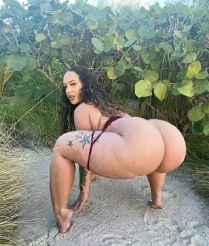 لما بهيج بقلع وبفنس في اي حته