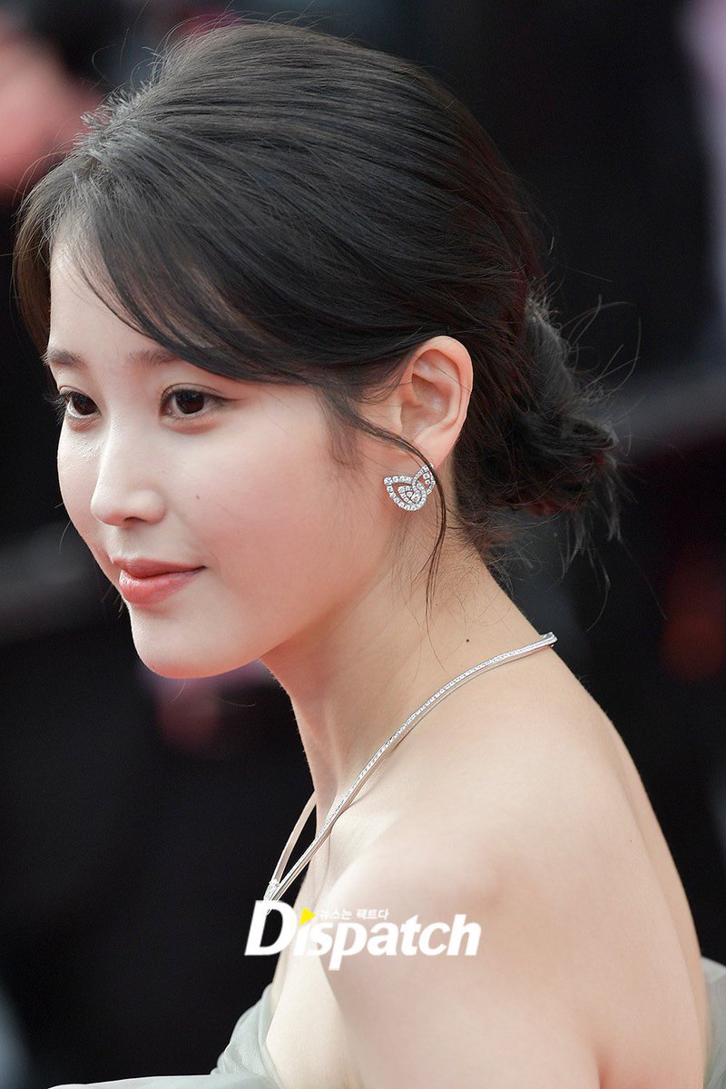 iu__1112's tweet photo. ディスパッチの写真神なのだが、、、、✨✨✨

#IU #아이유 https://t.co/nLxrEApe56