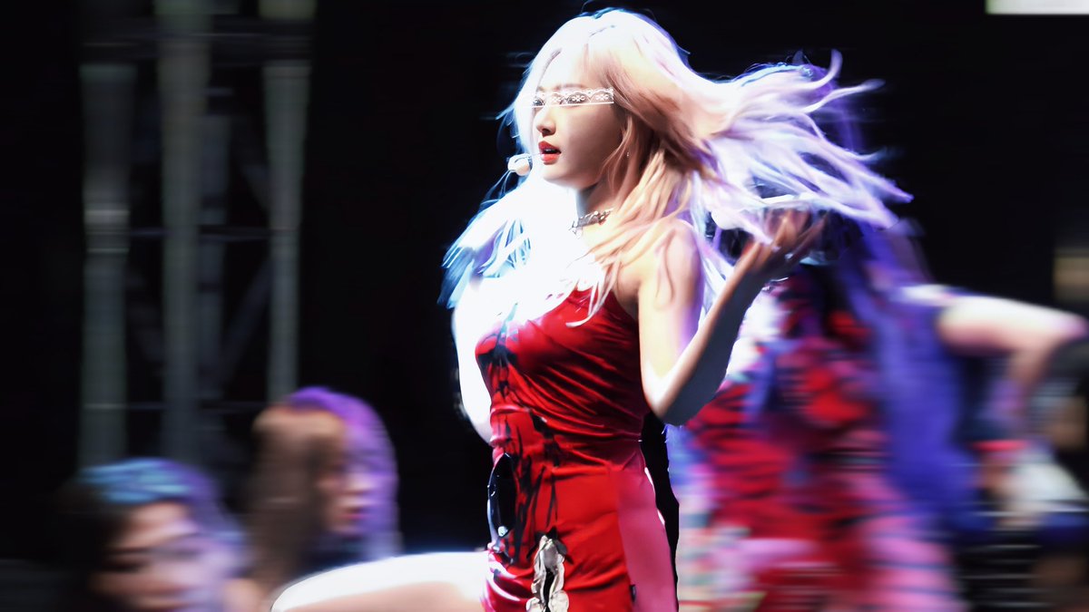YK_ChengVSUG's tweet photo. Red ROSE.

#NINGNING  #宁宁
#aespa #에스파 https://t.co/v9ZSRJ0H9s