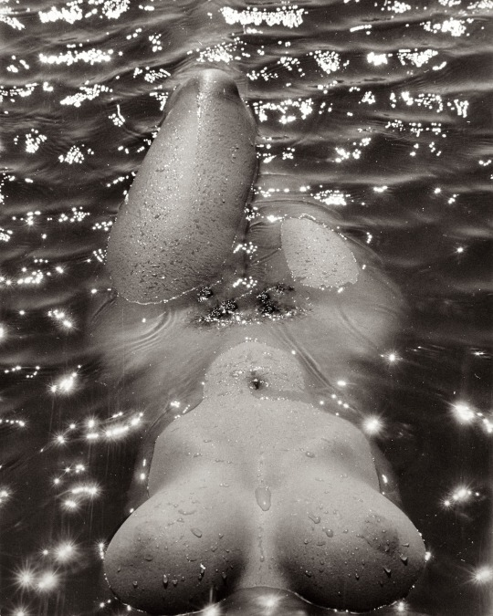 Intornoai50's tweet photo. Nudes of the sea, 1962 - by Lucien Clergue

#FridayMemories https://t.co/J5sOCKmRvJ