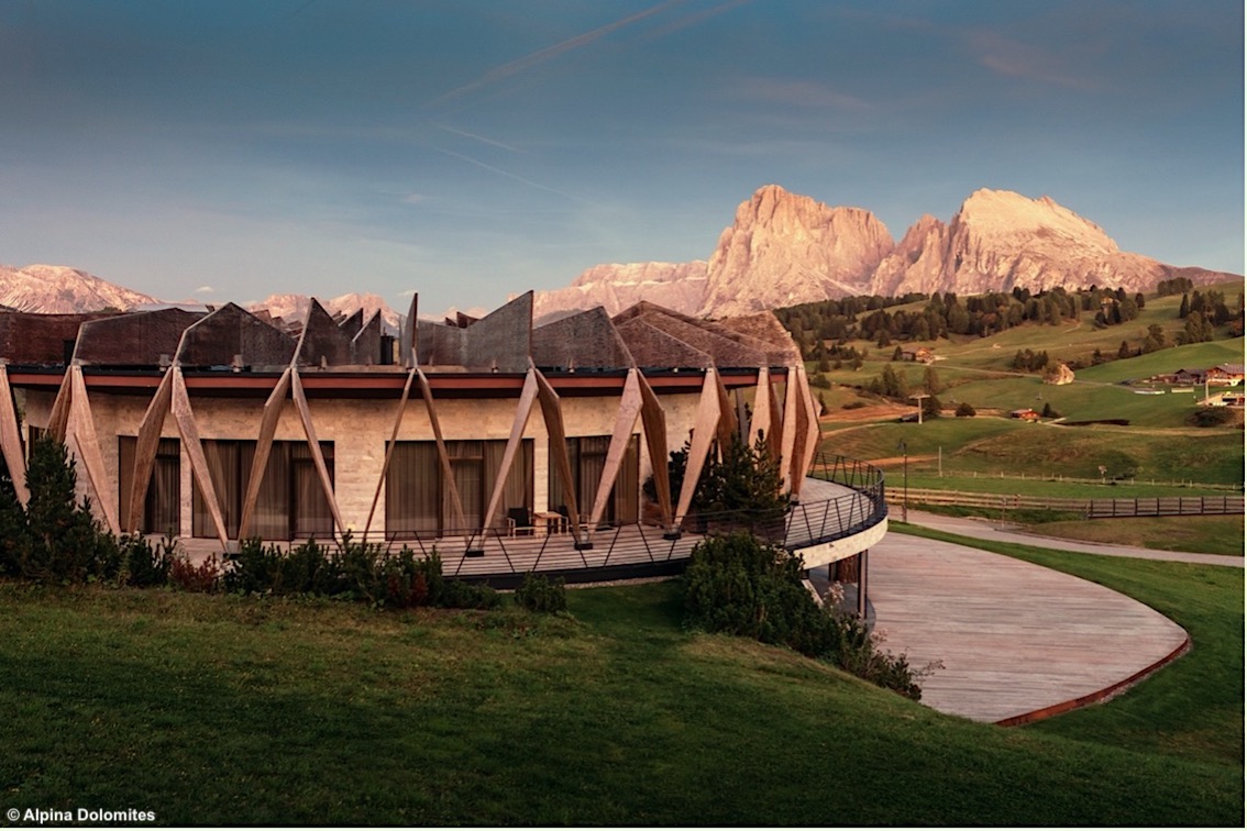 TurismoItaliaNw's tweet photo. Vacanze ad alta quota anche dβestate: in Alpe di Siusi circondati da un panorama mozzafiato, immersi nella natura tra movimento e relax
Leggi la notizia https://t.co/NTHBiVfUnT
#alpedisiusi #dolomiti #dolomitiunesco #altoadige #Compatsch #turismo #estate2022 #alpinadolomites https://t.co/iT8gj9ILa9