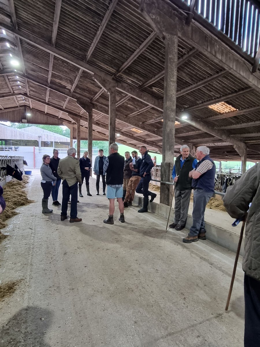 farmingclub1891's tweet photo. Great evening at Park Farm for the Club's technical event. Fascinating insight into robotic milking and high class breeding. #contentcows Thank you Ives family and team and @kiteconsulting https://t.co/M3qXl5kDP0