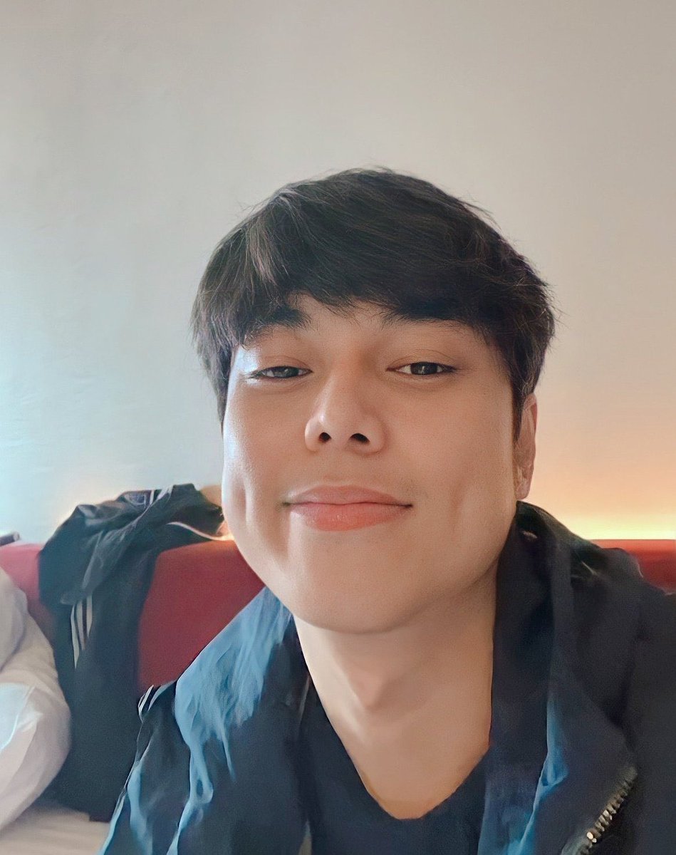 _eedwardjay's tweet photo. ๐ scammer
- eyon au wherein he received a text from an unlisted number, asking for his heart. a scammer, maybe? https://t.co/TV3z536N8v