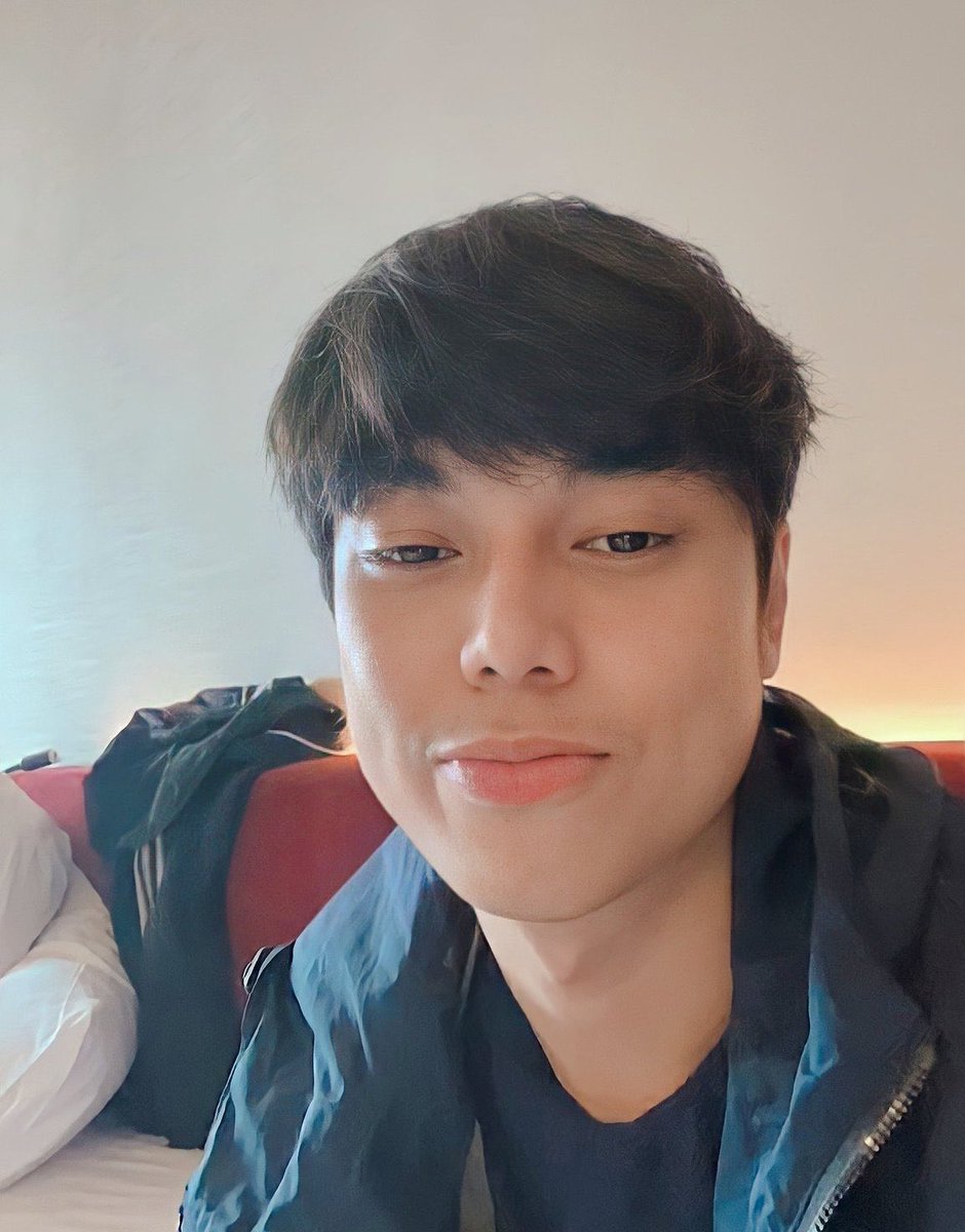 _eedwardjay's tweet photo. ๐ scammer
- eyon au wherein he received a text from an unlisted number, asking for his heart. a scammer, maybe? https://t.co/TV3z536N8v