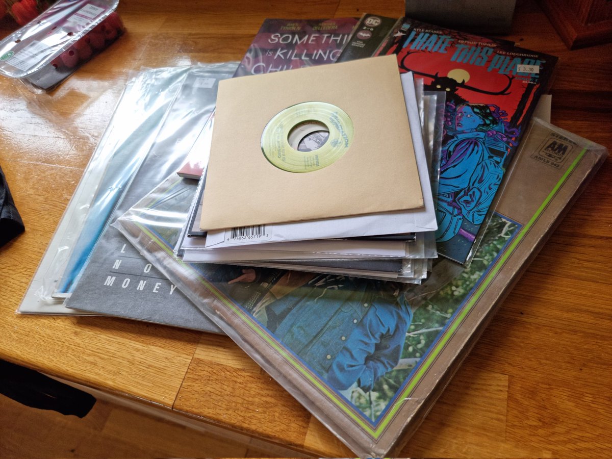 ScottyFmWashy's tweet photo. Been a top week in Norwich. Beer, Food, mooching - even tracked down comics, vinyl &amp; decent clobber.
#ClearedOut https://t.co/v3O1me1skH