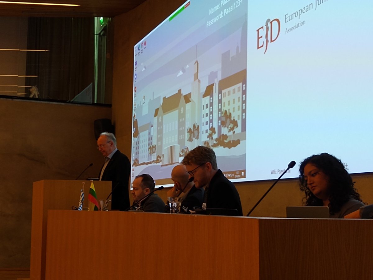 Ministeri Linden toi valtiovallan terveiset Euroopan Nuorten Lääkärien Yhdistyksen (<a href="/EJD/">Elise DeVinney</a>) kevätkokoukseen, joka pidettiin Helsingissä viimeksi 17 vuotta sitten. Paikalla edustajia noin 20 maasta.
<a href="/Laakariliitto/">Suomen Lääkäriliitto</a>