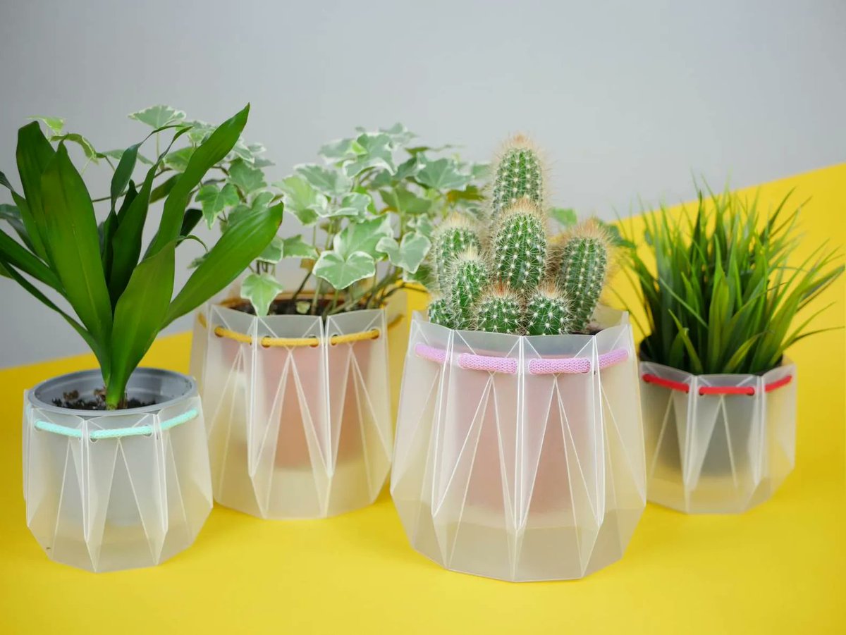 scoolrevision's tweet photo. Engineers invent origami-inspired self-watering pots that are made from 100% recycled materials :: https://t.co/Nl2PSRX7N2 https://t.co/kev3s2OJ7D