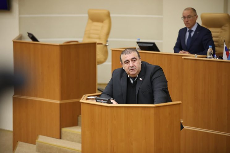 «Мы видим, что парламент региона «опускают» каждый раз все ниже и ниже плинтуса» // Внефракционный депутат Матвей Володарский — о самых спорных моментах заседания Заксобрания Ульяновской области, которое прошло 25 мая simbirsk.city/2022/05/26/my-…