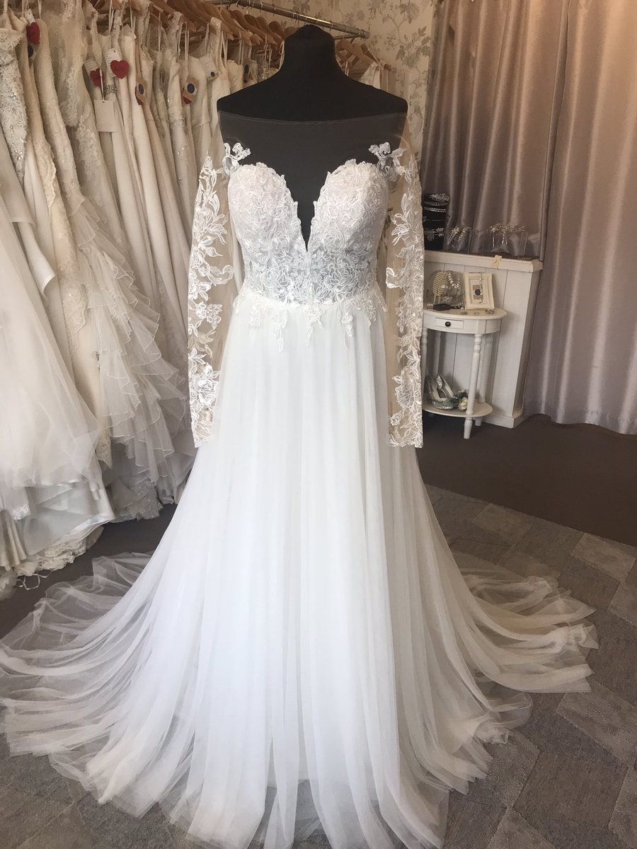 💞 𝐷𝑅𝐸𝑆𝑆 𝑂𝐹 𝑇𝐻𝐸 𝐷𝐴𝑌 💞

To book your private appointment with us to find your bridal style drop us a DM.
Or
Call 01482 236446
Email beverley@bridalreloved.co.uk

#weddingdress #bride #bridalrelovedbeverley #bridalreloved